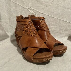 Antelope Tavi Wedges